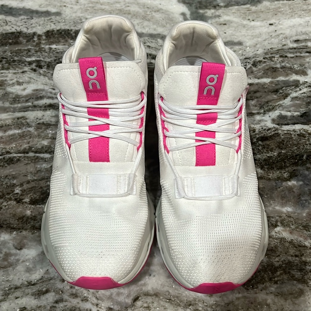 Oncloud white and Barbie pink women’s shoes 
Size 10 women’s 8.5 men’s